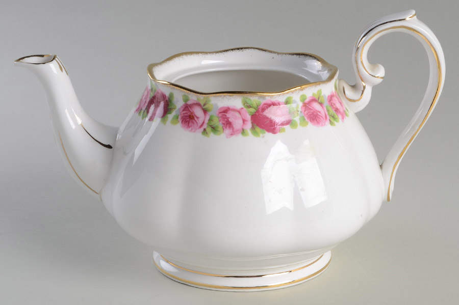 The Old Country Teapot No Lid by Royal Albert-1