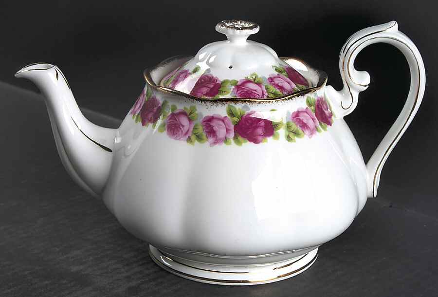 The Old Country Teapot & Lid by Royal Albert-1