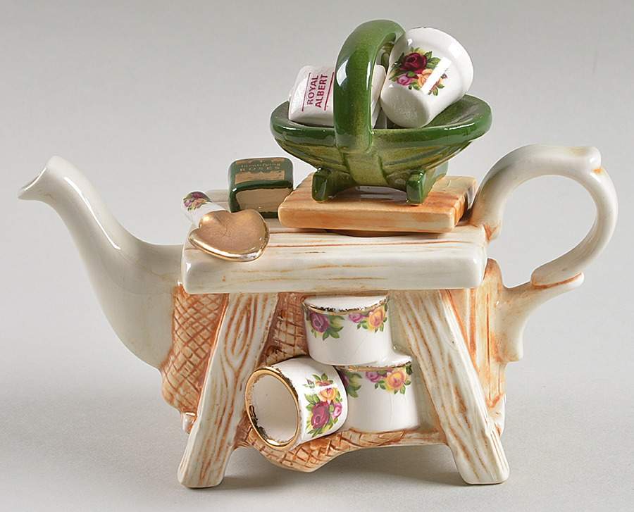 Old Country Roses Mini Figural Teapot & Lid by Royal Albert-1