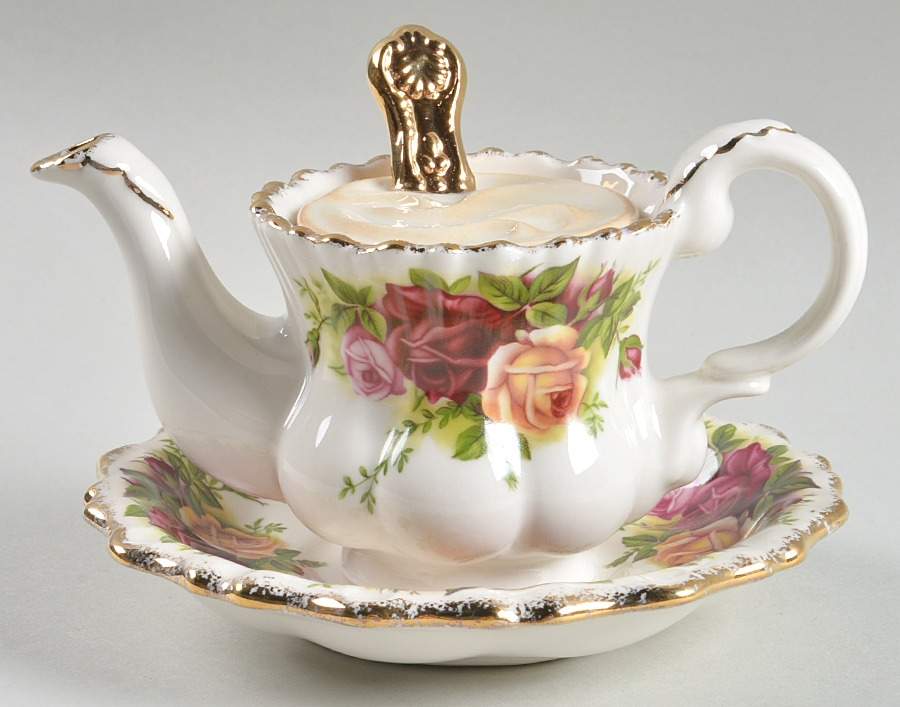 Old Country Roses Collector Teapot & Lid with Saucer by Royal Albert-1