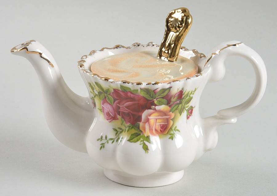Old Country Roses Collector Teapot & Lid by Royal Albert-1