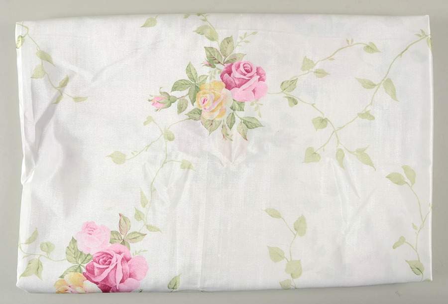 Old Country Roses 60" X 84" Oblong Tablecloth by Royal Albert-1