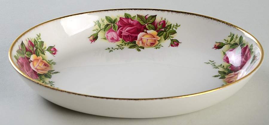 Old Country Roses 7" Oval Tray by Royal Albert-1