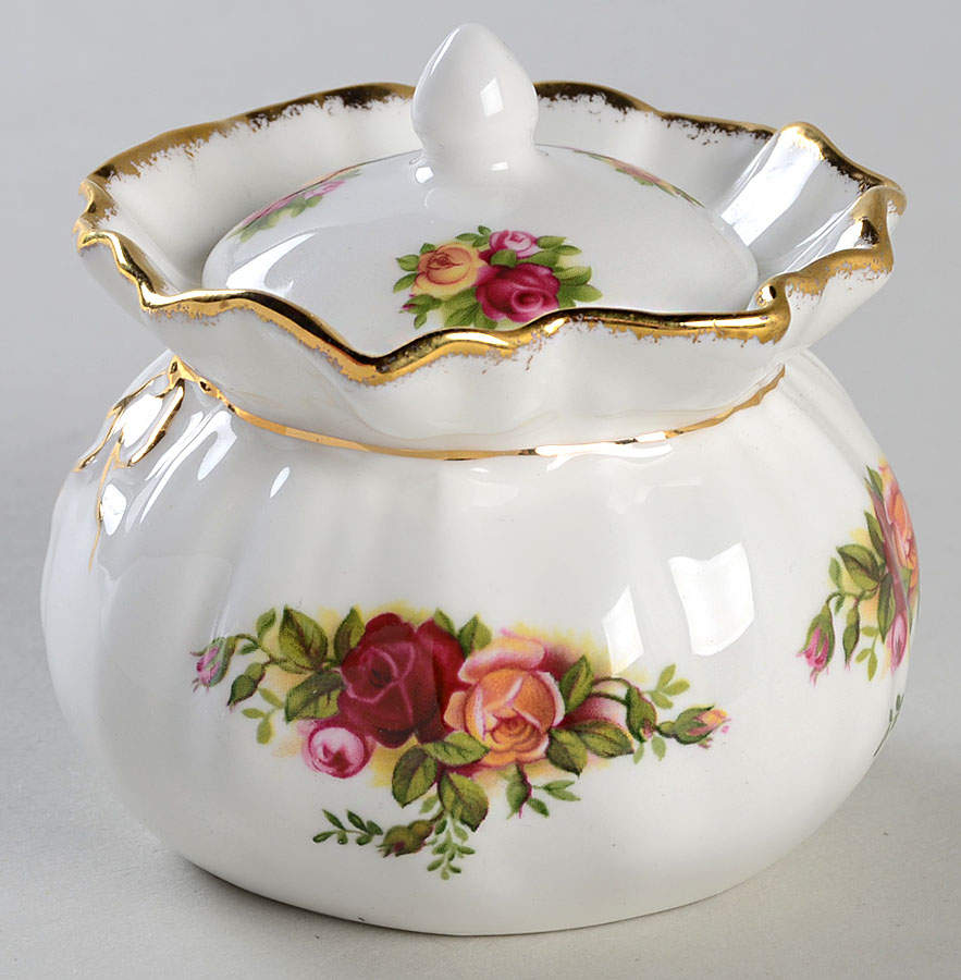 Old Country Roses Dorothy Box with Lid by Royal Albert-1
