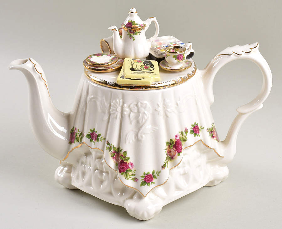 Old Country Roses Artist Palette Collector Teapot & Lid by Royal Albert-1