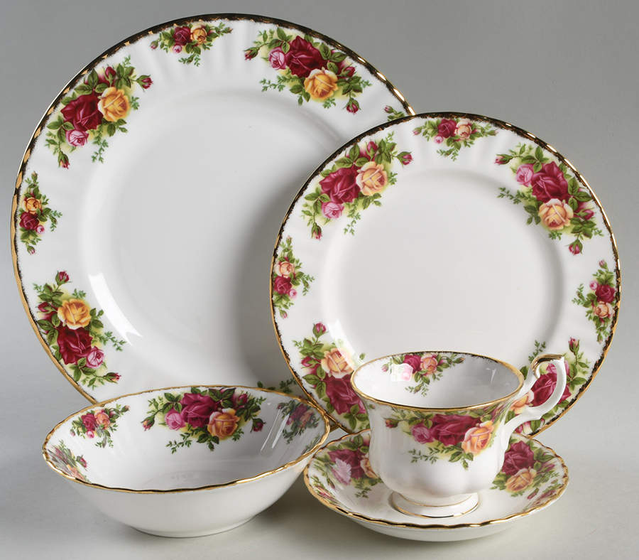 Old Country Roses 40  Piece Estate Set by Royal Albert-1