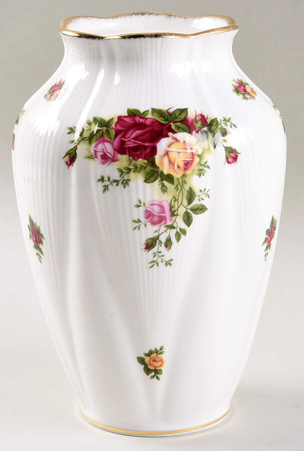 Old Country Roses Chelsea Vase No Lid by Royal Albert-1