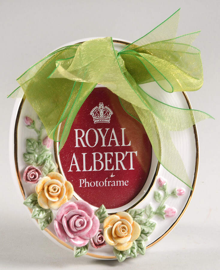 Old Country Roses Oval Picture Frame by Royal Albert-1
