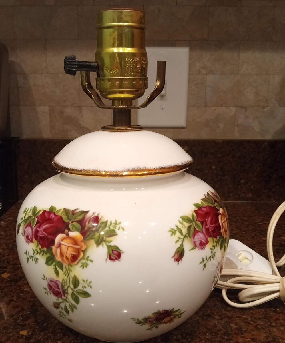 Old Country Roses 8" Electric Lamp No Shade by Royal Albert-1