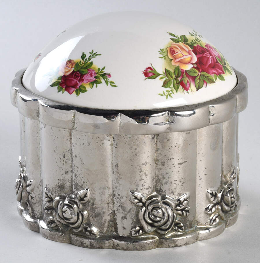Old Country Roses Round Jewel Box with Lid by Royal Albert-1