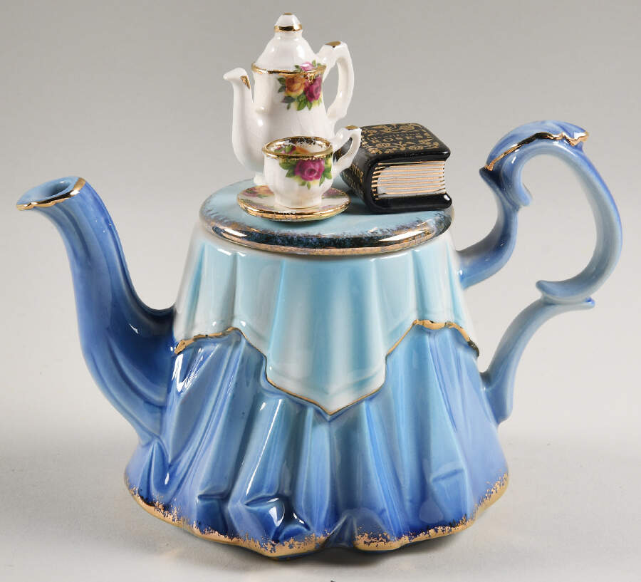Old Country Roses Mini Figural Teapot & Lid by Royal Albert-1