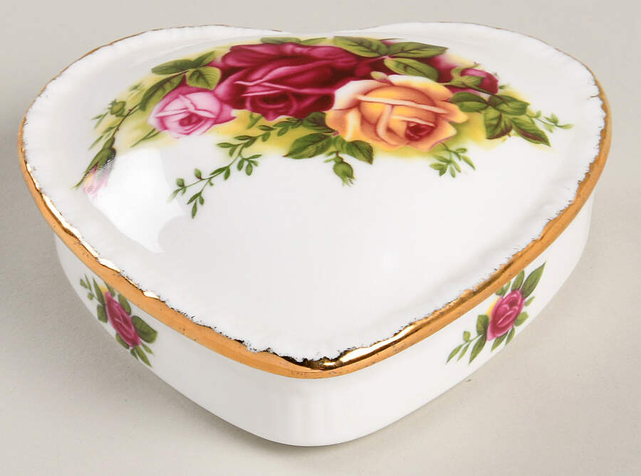 Old Country Roses Heart Shape Box & Lid by Royal Albert-1