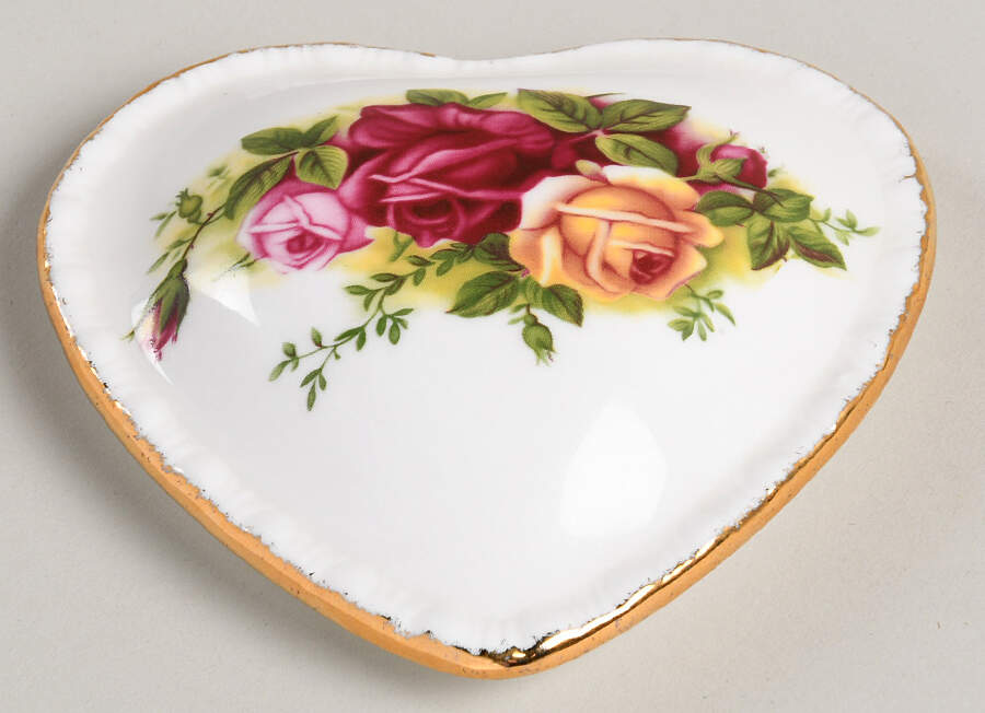 Old Country Roses Lid for Heart Shape Box by Royal Albert-1