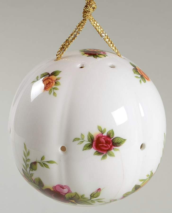 Old Country Roses Pommander by Royal Albert-1