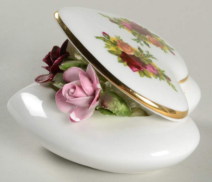Old Country Roses Floral Firurine Heart Box by Royal Albert-1