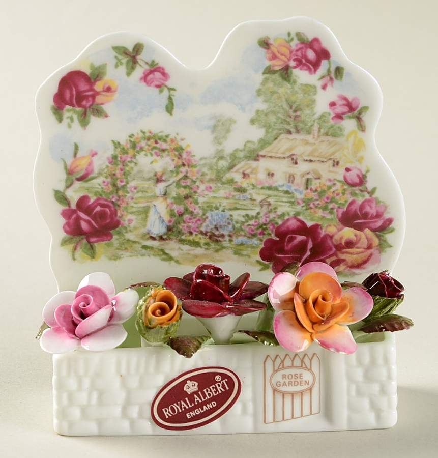 Old Country Roses Window Box Figurine by Royal Albert-1
