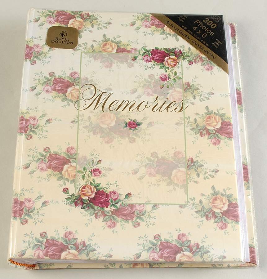 Old Country Roses Photo Album by Royal Albert-1