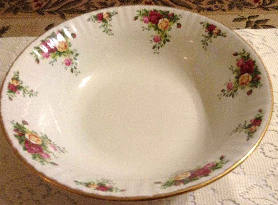 Old Country Roses 13" Pasta Serving Bowl by Royal Albert-1