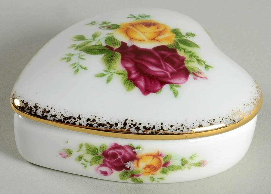 Old Country Roses Heart Shape Box & Lid by Royal Albert-1