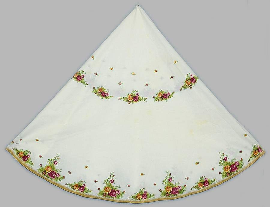 Old Country Roses 68" Round Tablecloth by Royal Albert-1