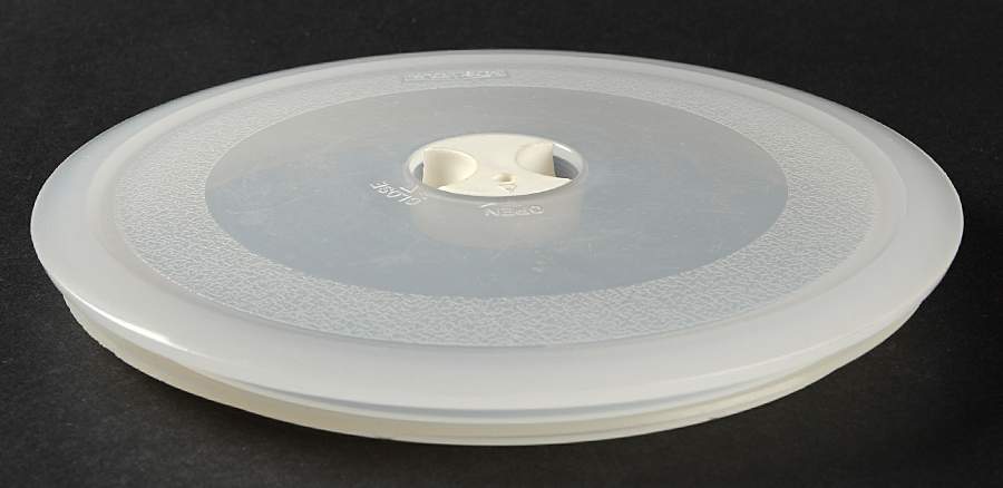 Old Country Roses 6" Storage Ceramic Bowl Plastic Lid by Royal Albert-1