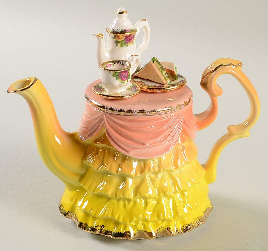 Old Country Roses Mini Figural Teapot & Lid by Royal Albert-1