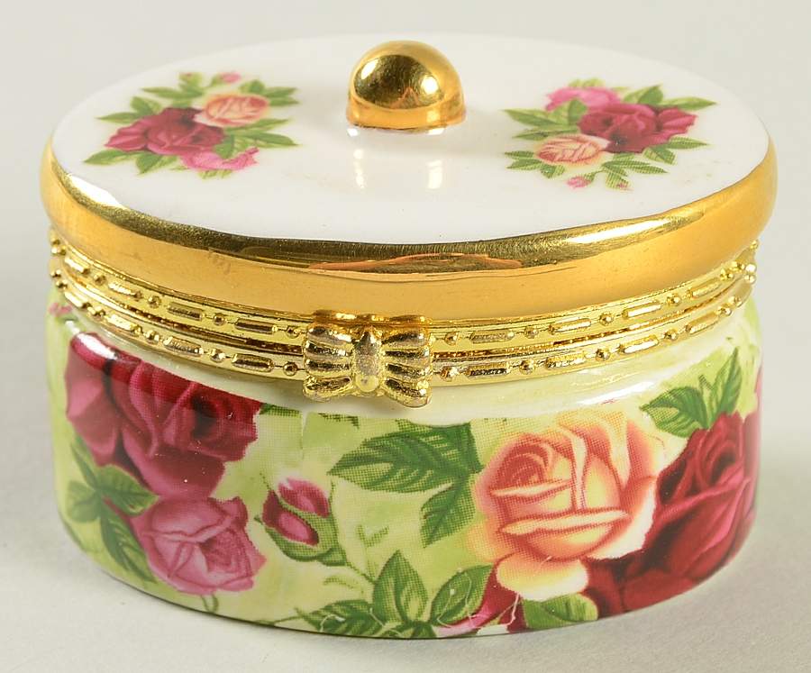 Old Country Roses Oval Hinged Box by Royal Albert-1