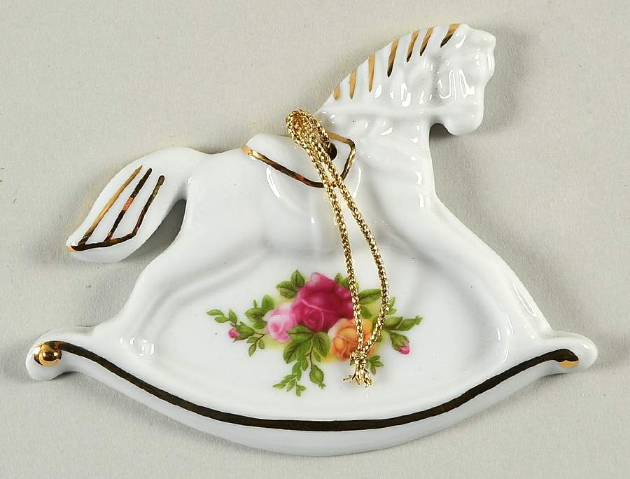 Old Country Roses Fine China Ornament by Royal Albert-1