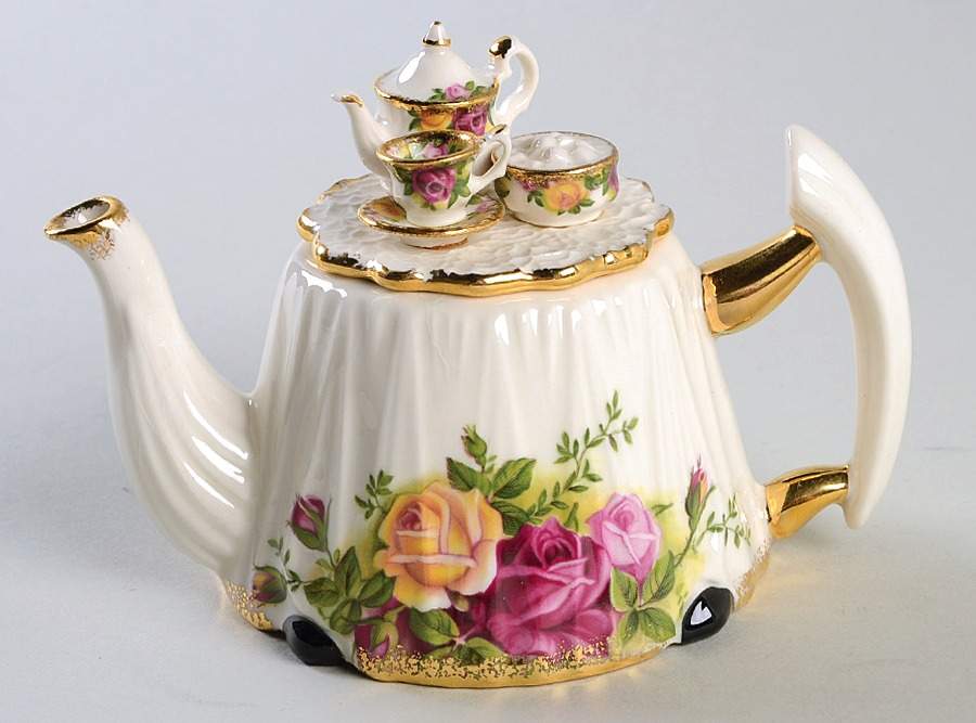 Old Country Roses Mini Figural Teapot & Lid by Royal Albert-1
