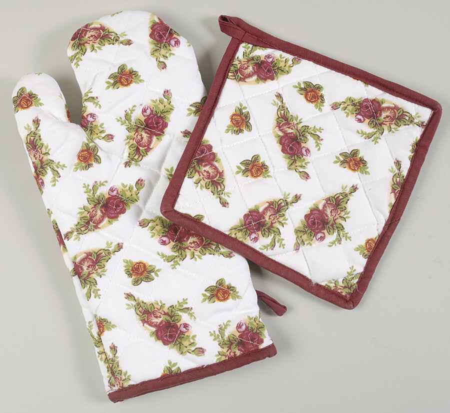 Old Country Roses Cloth Oven Mitt and Potholder Set by Royal Albert-1