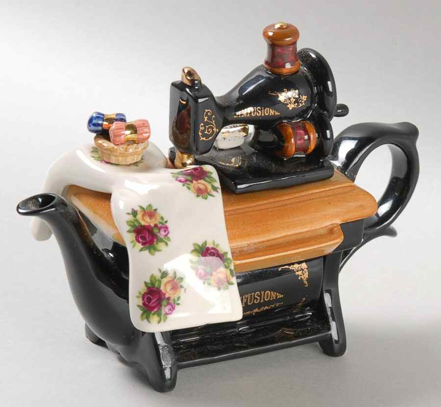 Old Country Roses Mini Figural Teapot & Lid by Royal Albert-1