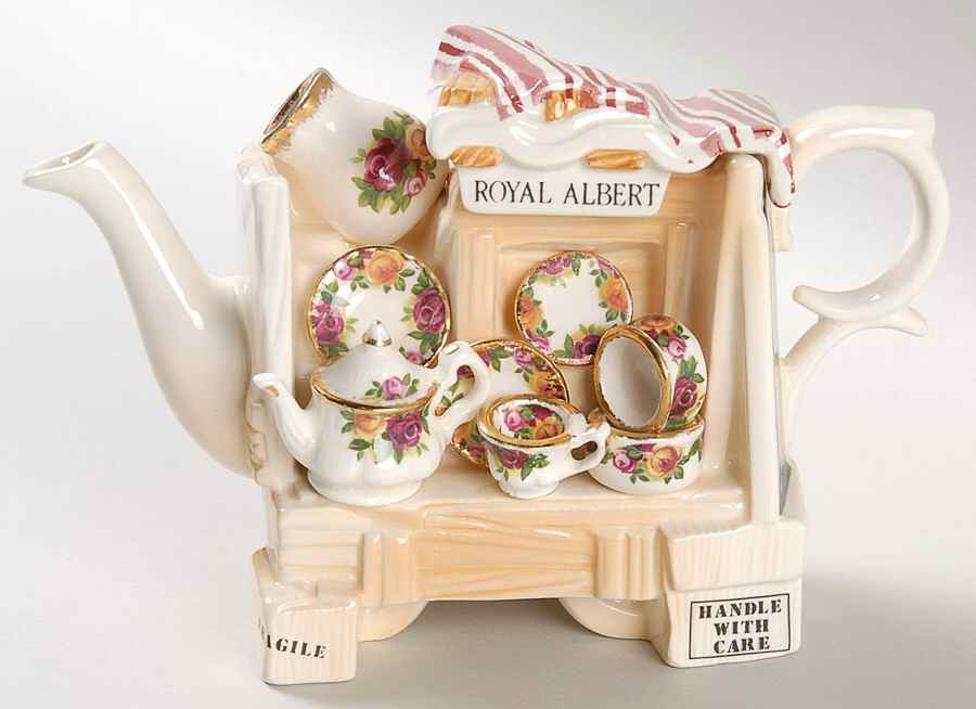 Old Country Roses Mini Figural Teapot & Lid by Royal Albert-1