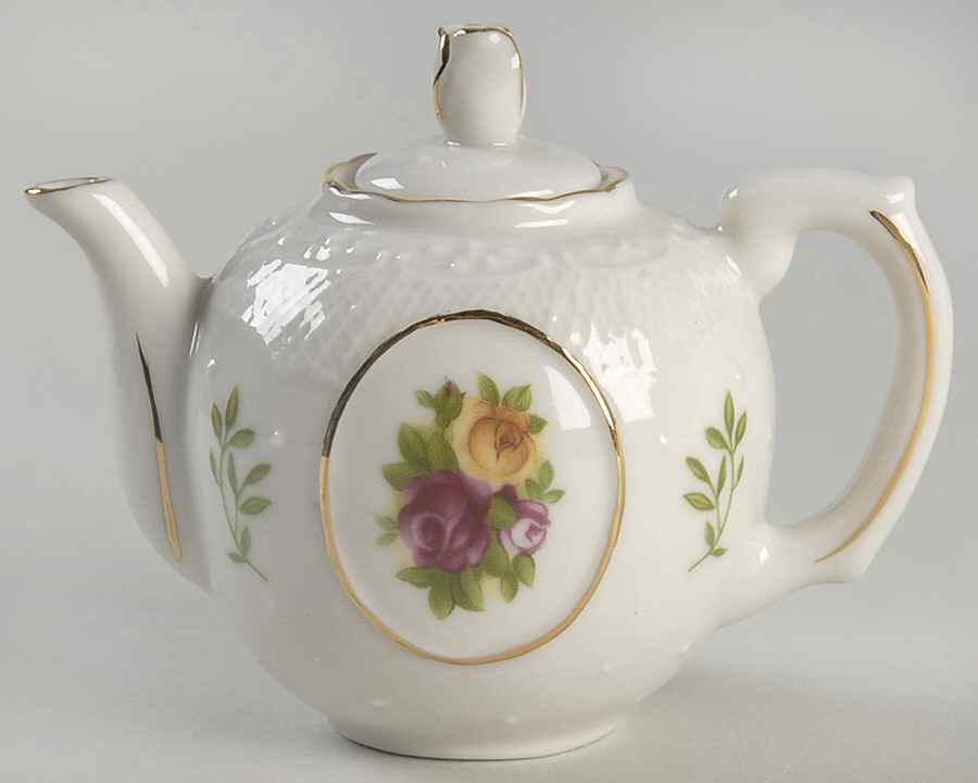 Old Country Roses Miniature Teapot & Lid by Royal Albert-1