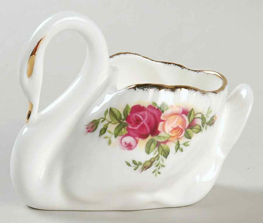 Old Country Roses Small Swan by Royal Albert-1