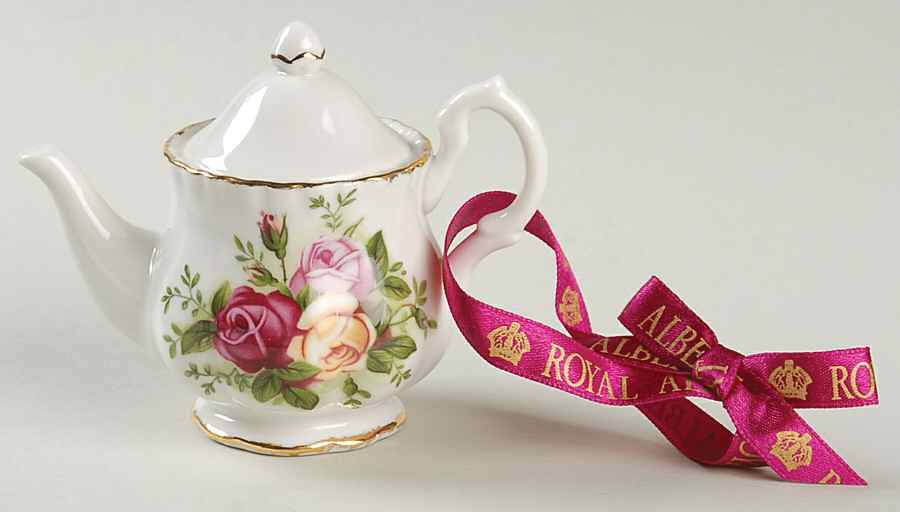Old Country Roses Teapot Ornament by Royal Albert-1