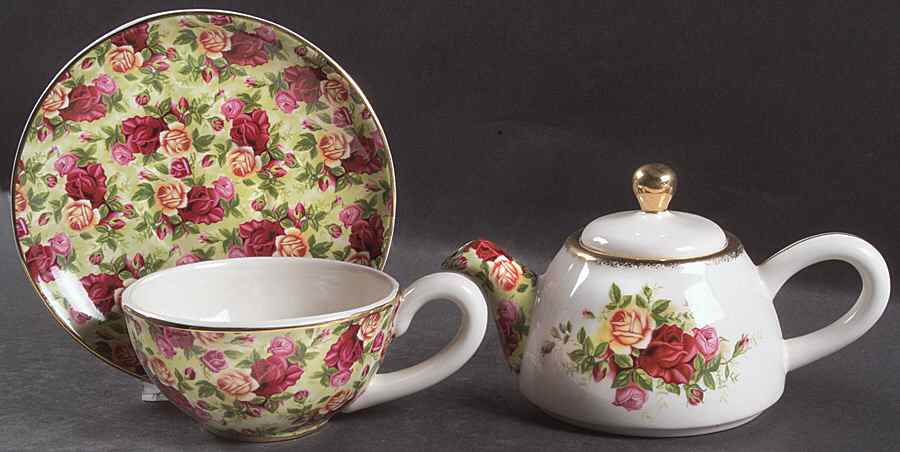 Old Country Roses Individual Teapot with Cup & Saucer by Royal Albert-1