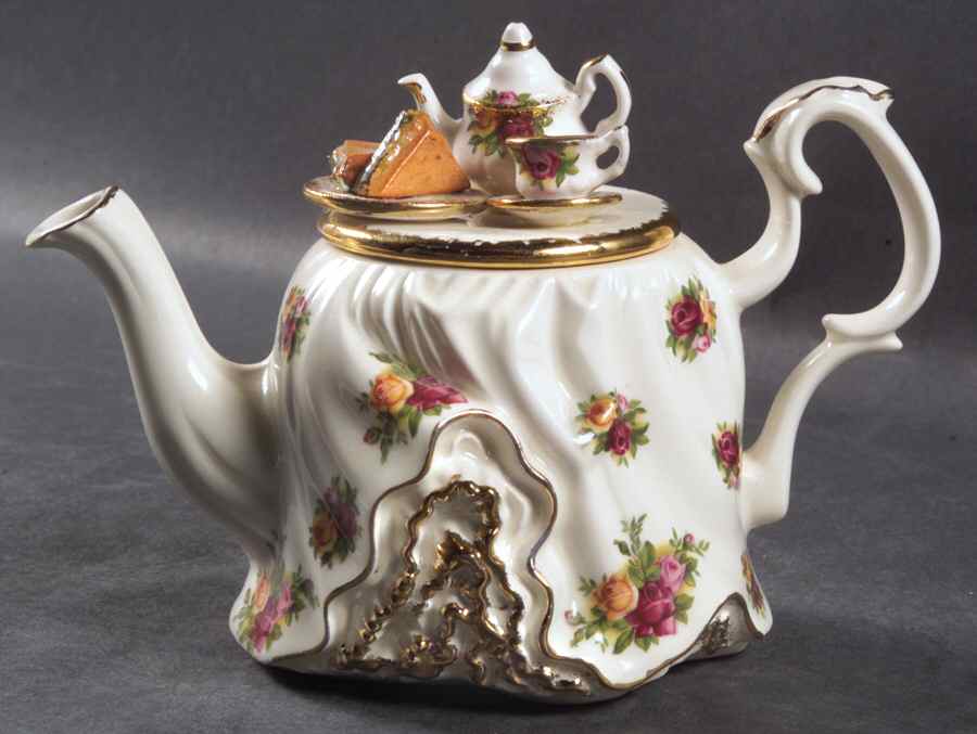 Old Country Roses Mini Figural Teapot & Lid by Royal Albert-1