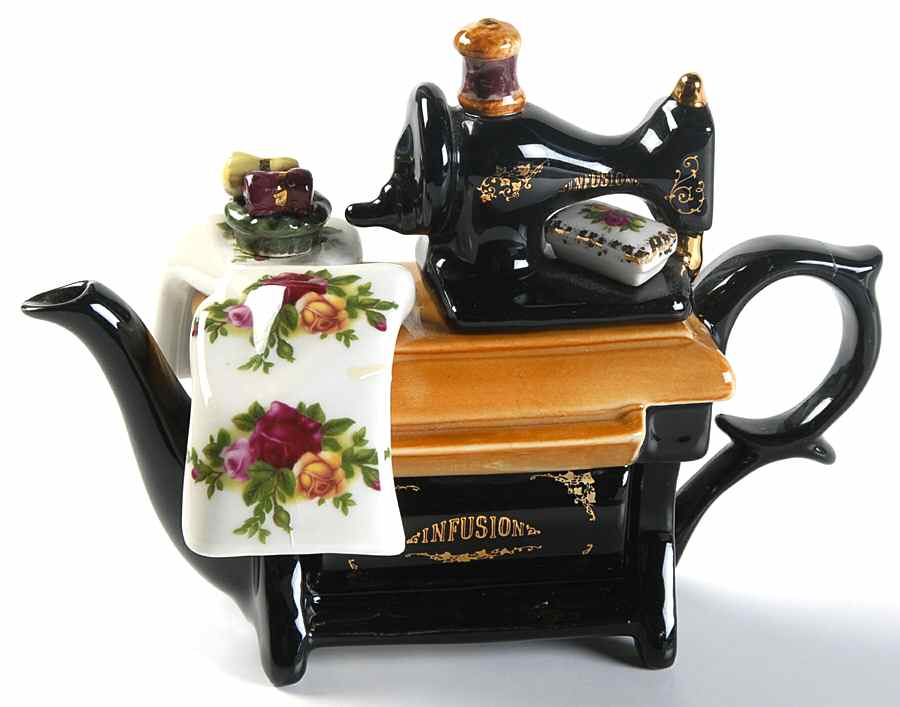 Old Country Roses Mini Figural Teapot & Lid by Royal Albert-1