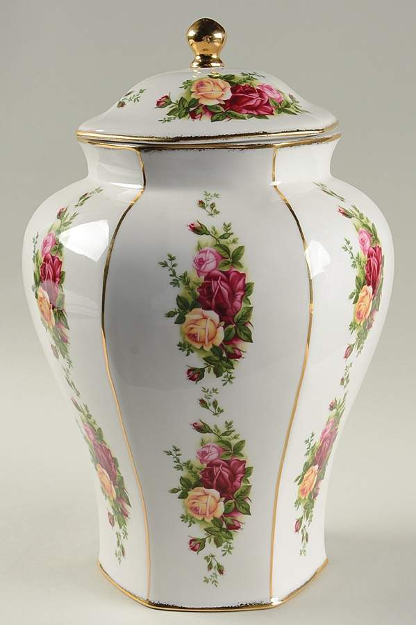 Old Country Roses Covered Vase by Royal Albert-1