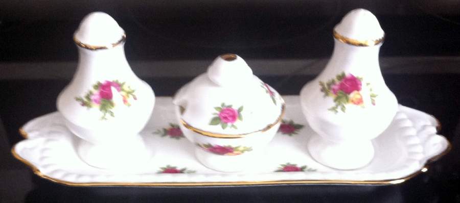 Old Country Roses Salt/Pepper/Mustard Set & Tray by Royal Albert-1