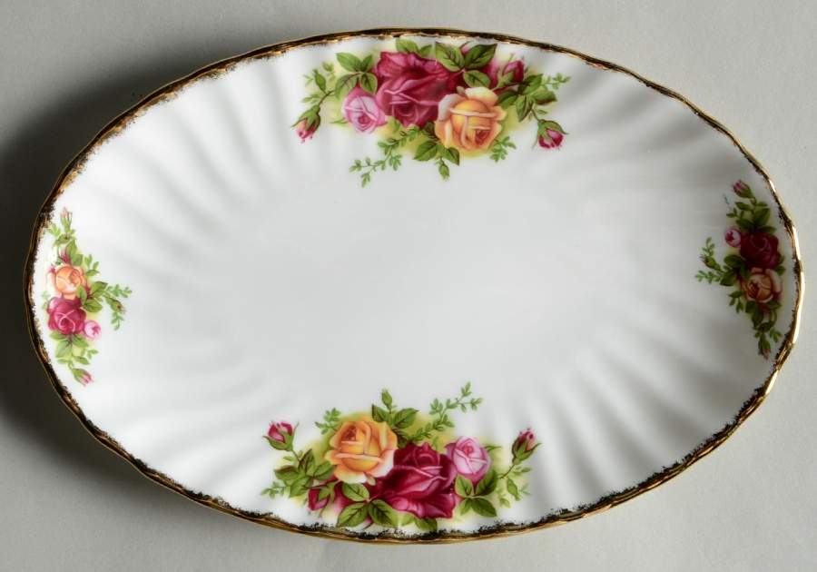 Old Country Roses 8" Oval Tray by Royal Albert-1