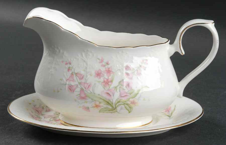 Parkland Gravy Boat & Underplate by Royal Albert-1