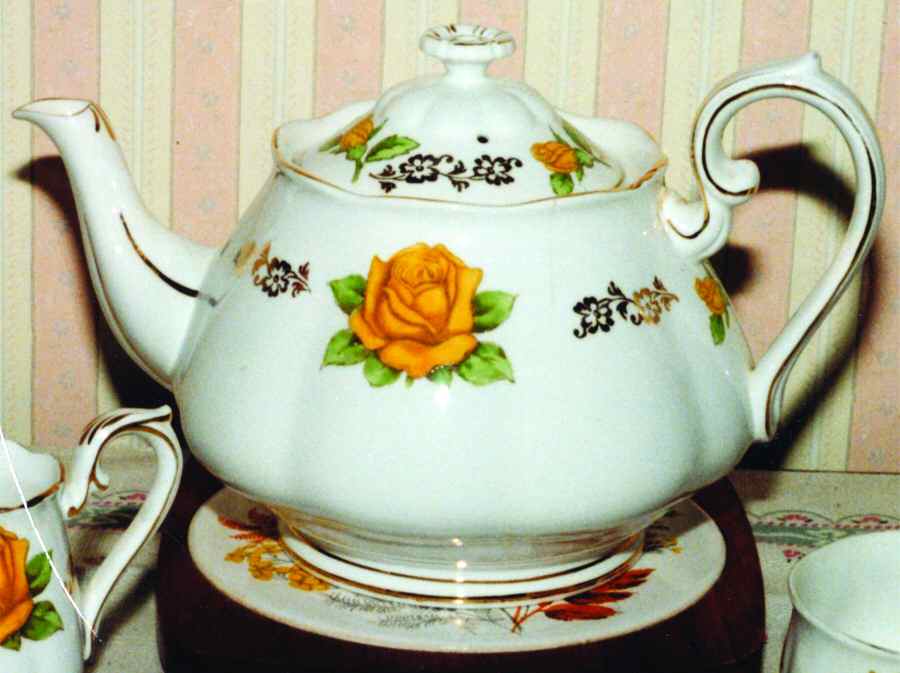 Picardy Rose Teapot & Lid by Royal Albert-1