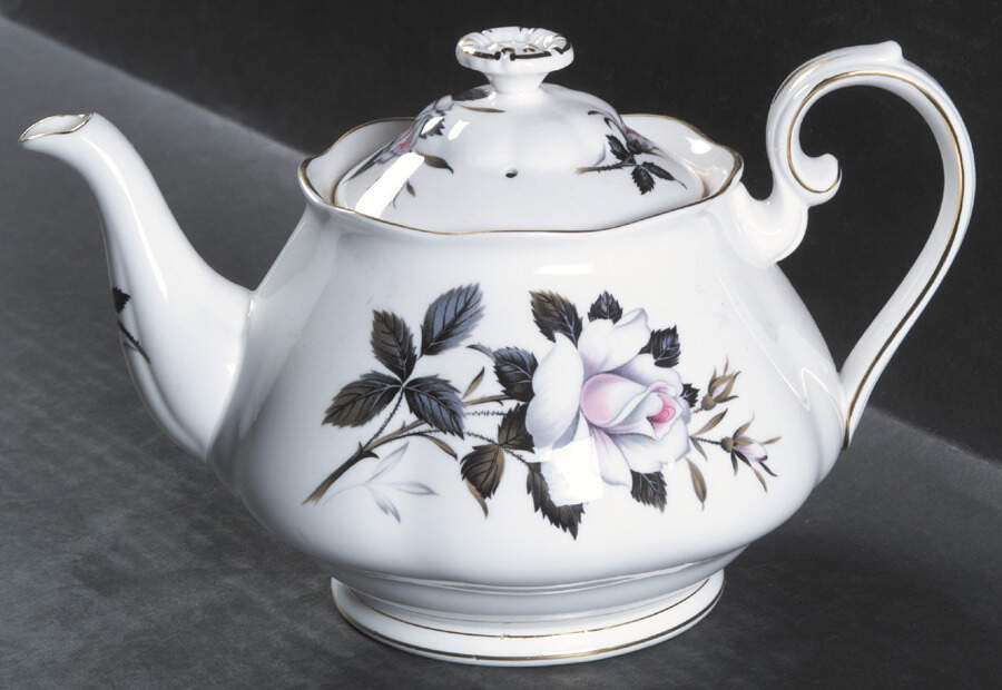 Queen's Messenger Small Teapot & Lid by Royal Albert-1