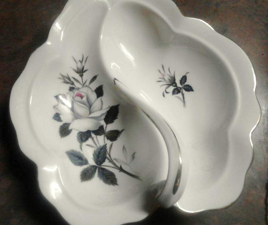 Queen's Messenger 2-Part Relish by Royal Albert-1