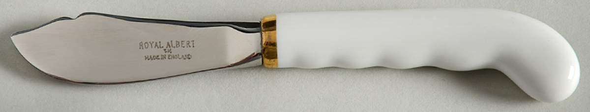 Reverie Hollow Handle Butter Spreader by Royal Albert-1