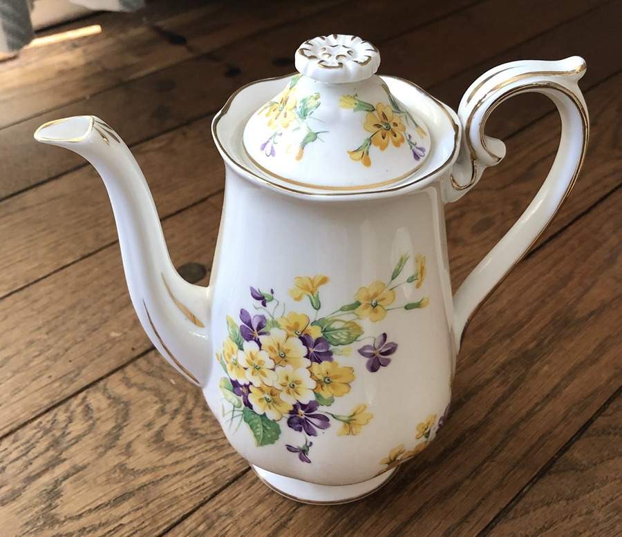 ROA11 Teapot & Lid by Royal Albert-1