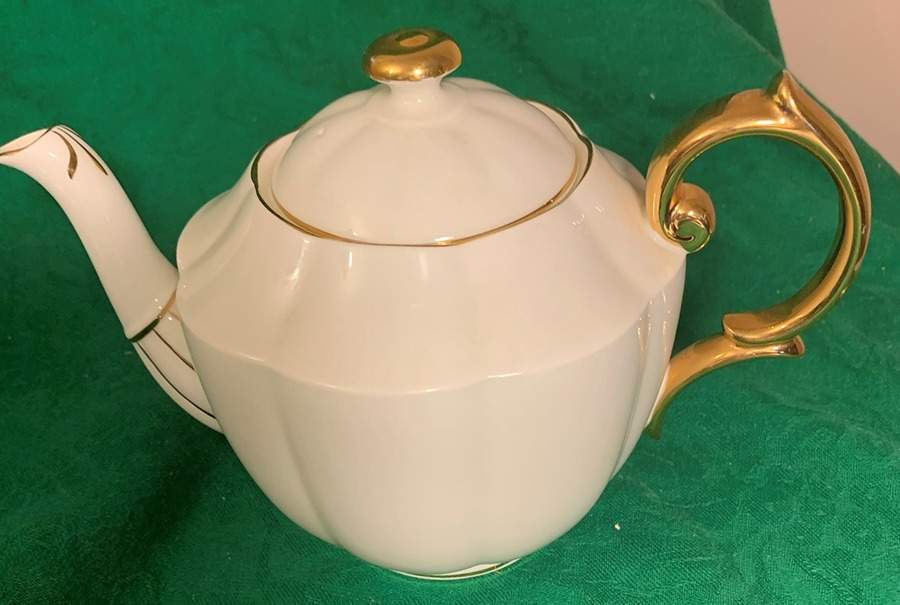 ROA8 Small Teapot & Lid by Royal Albert-1