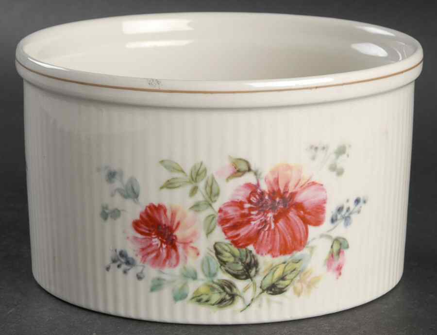 Rougefield 5" Souffle by Royal Albert-1