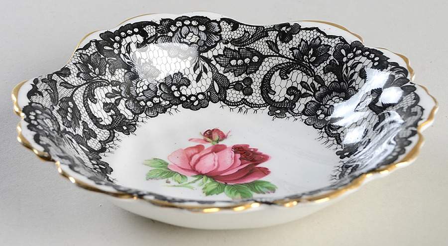 Senorita Shell Shaped Dish by Royal Albert-1
